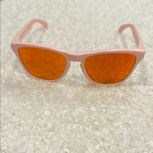 Youth Oakley Frogskins Sunglasses - Pink